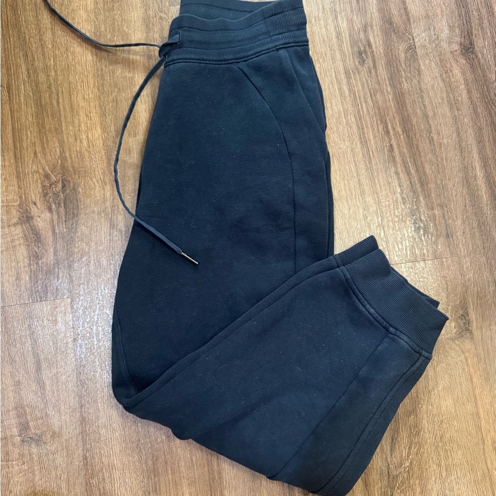 Lululemon Athletica Black Scuba Sweatpants 
Size 4
